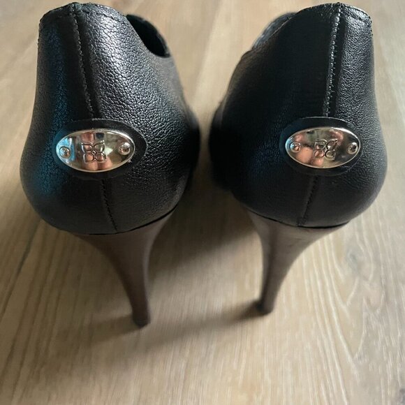 BCBGMAXAZRIA Women's Black Leather Ankle Booties Size: 8B - Picture 6 of 7